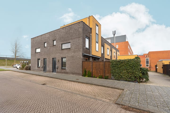 Makassarweg 42 in Almere foto