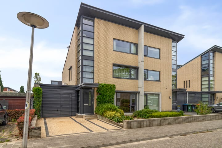 Mangoberg 1 in Roosendaal