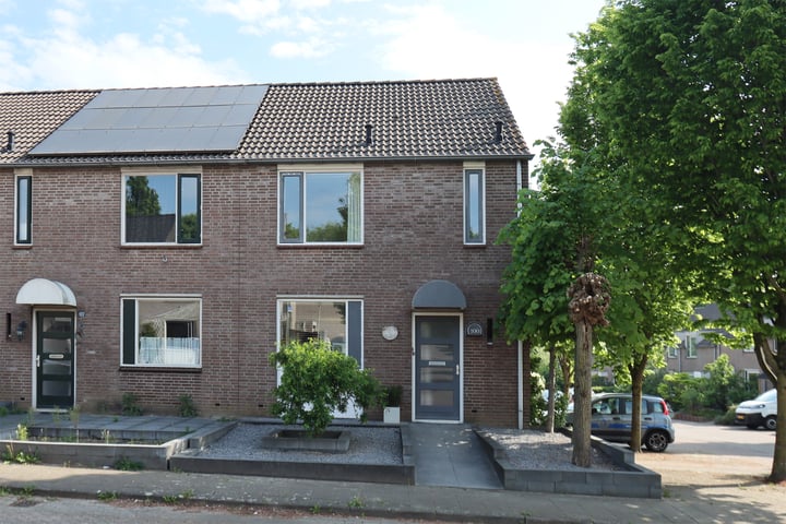 Mansberg 100 in Groesbeek foto