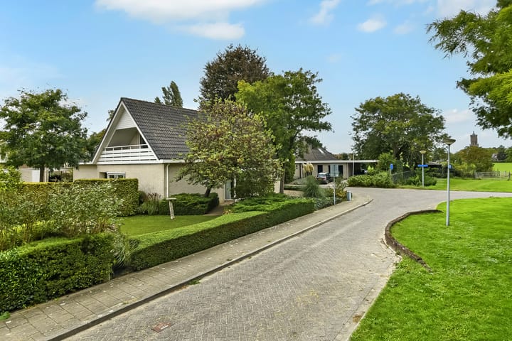 Marga Klompélaan 1 in Elst foto