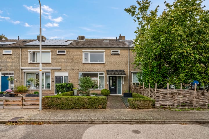 Margrietstraat 12 in Angeren foto