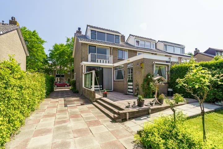 Maria van Oosterwijckstraat 13 in Nootdorp foto