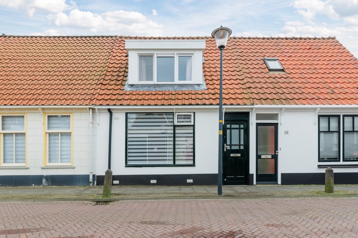 Marinestraat 9 in Egmond aan Zee foto