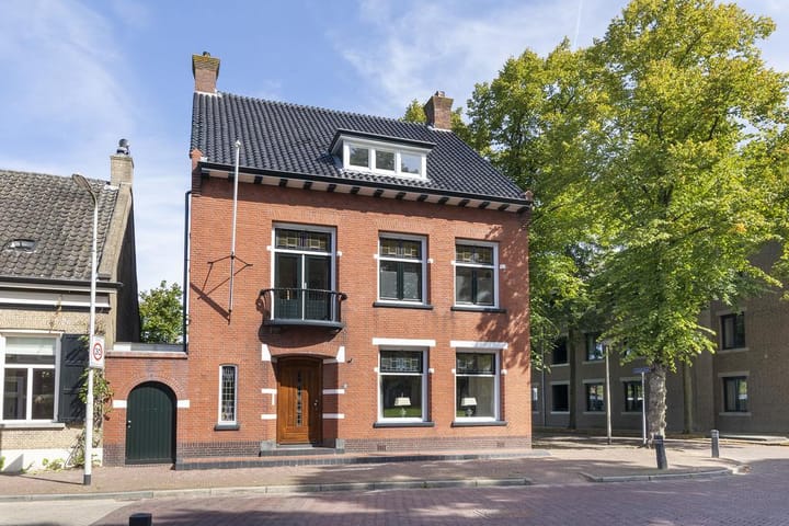 Markt 13 in Wouw foto