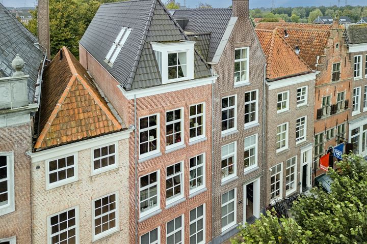 Markt 42 in Geertruidenberg foto