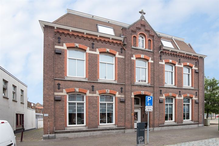 Markt 45 in Oudenbosch foto