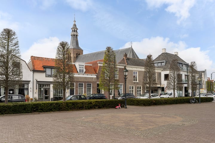 Markt 8 in Sint-Maartensdijk foto