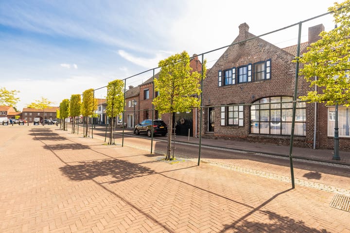 Markt 8 in Nieuwstadt foto