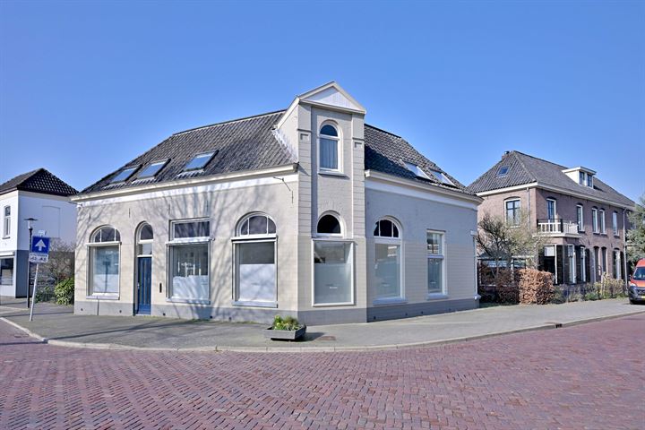 Marktplein 11 in Brummen foto