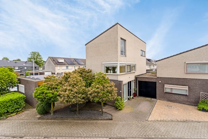 Marlestraat 24 in Tilburg foto