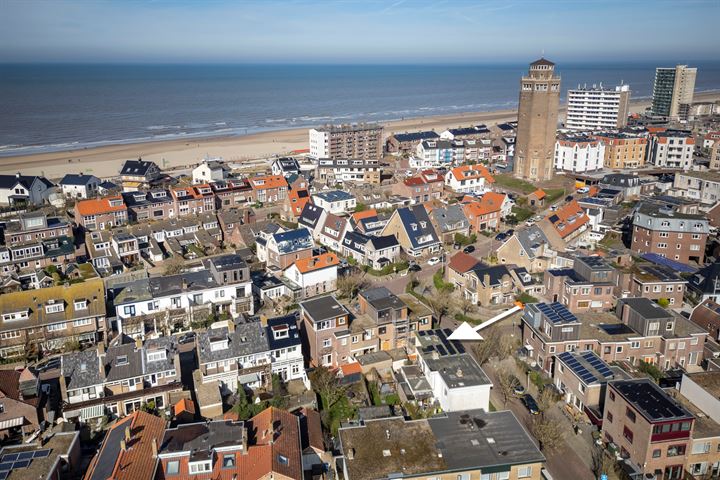 Marnix van Sint Aldegondestraat 12 in Zandvoort foto