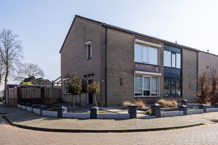 Marsstraat 1 in Berghem foto
