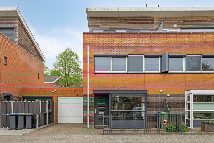 Martinus Nijhofflaan 5 in Roosendaal