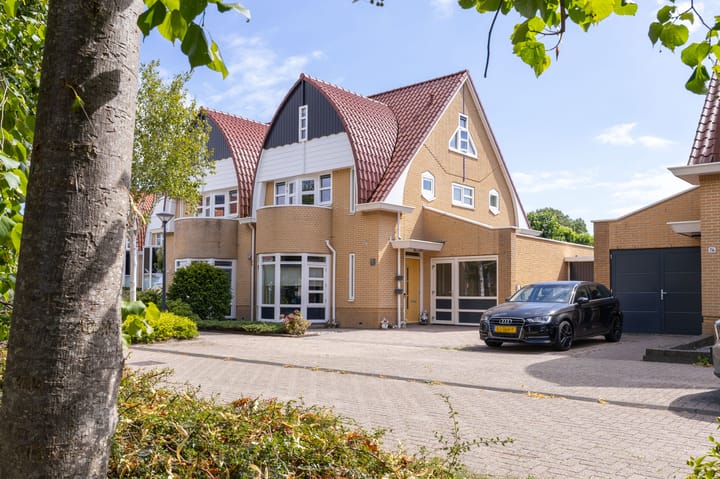 Matissehof 77 in Hoorn foto