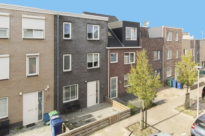 Mazustraat 48 in Almere