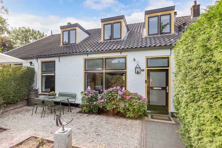 Meentweg 18 in Huizen foto