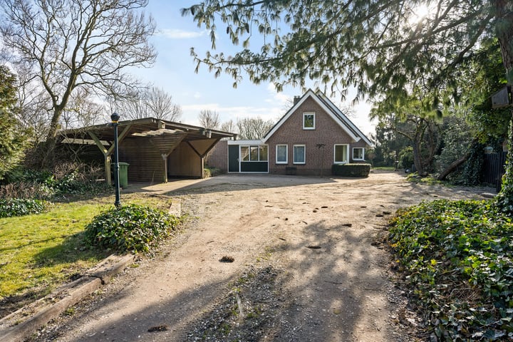 Meerdijk 72 in Emmen foto