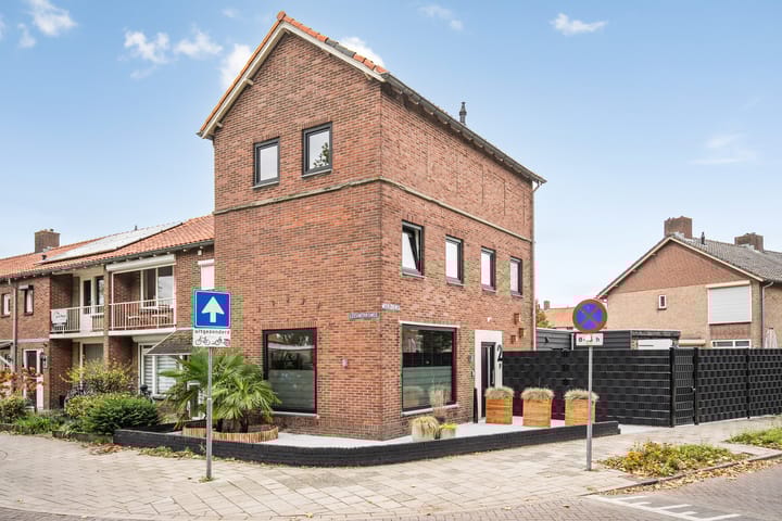 Meerloseweg 2 in Uden foto