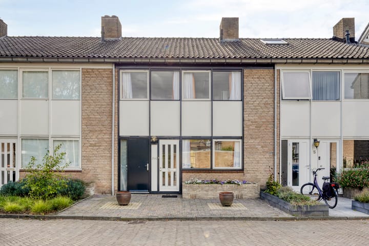 Meester De Wolfplein 6 in Enschede