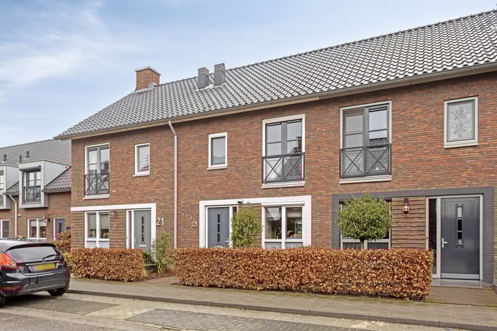 Meester J van Dolderenstraat 23 in Kesteren foto