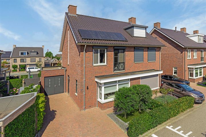 Meester J van Dolderenstraat 24 in Kesteren foto