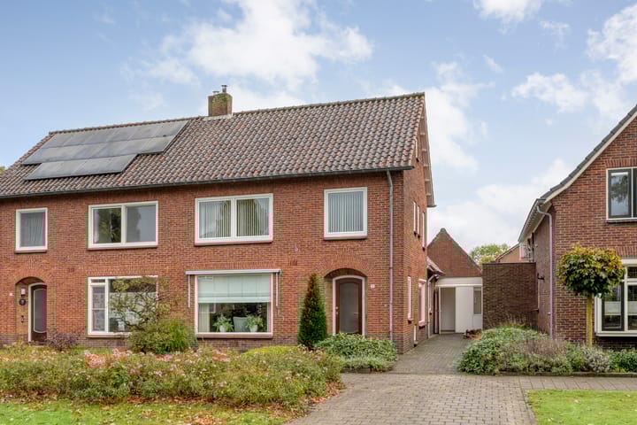 Meester Lazonderstraat 30 in Denekamp foto
