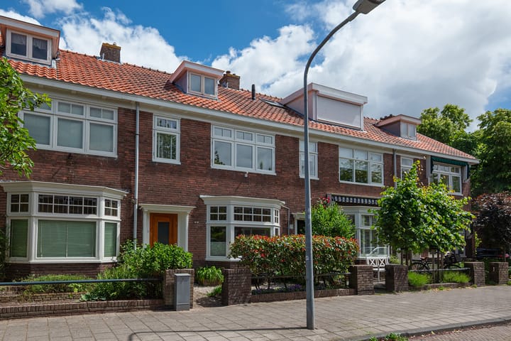 Meeuwenstraat 24 in Haarlem foto