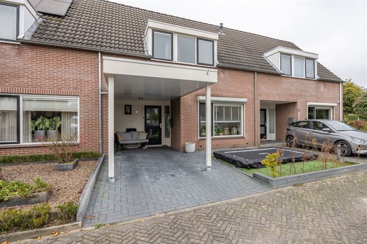 Meidoorn 25 in Haaksbergen foto