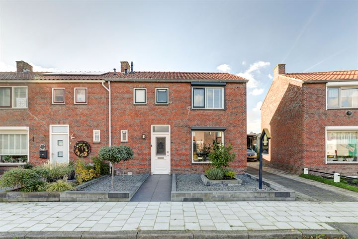 Meidoornstraat 7 in Nieuwerkerk foto