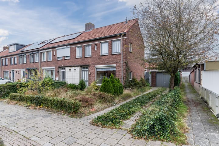 Memlingstraat 10 in Rijen foto