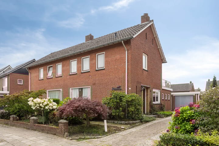 Merelstraat 17 in de Lutte