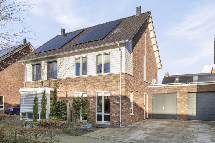 Mergelven 52 in Veghel foto