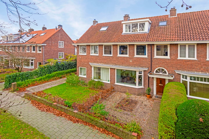 Mesdaglaan 16 in Arnhem foto
