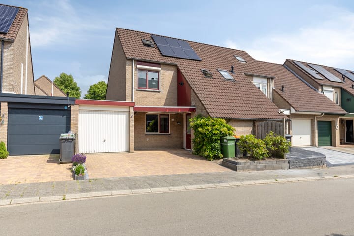 Mezenveld 135 in Emmen foto
