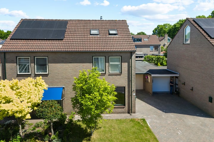 Mezenveld 146 in Emmen foto