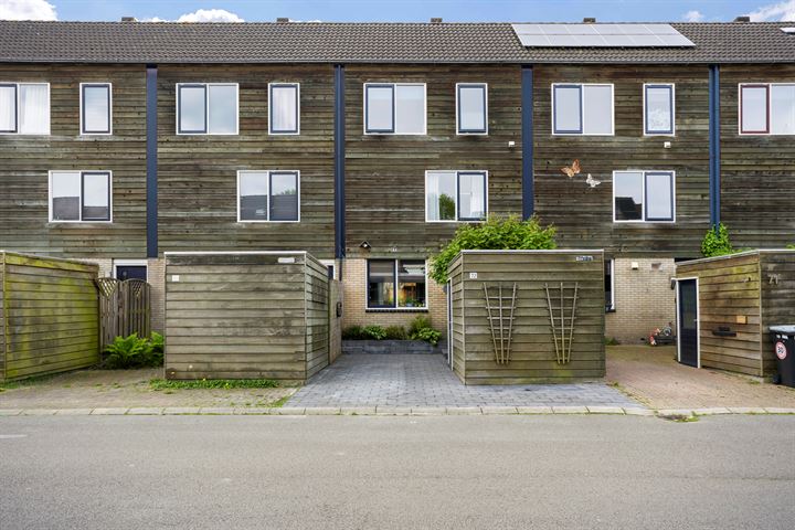 Mezenveld 72 in Emmen foto