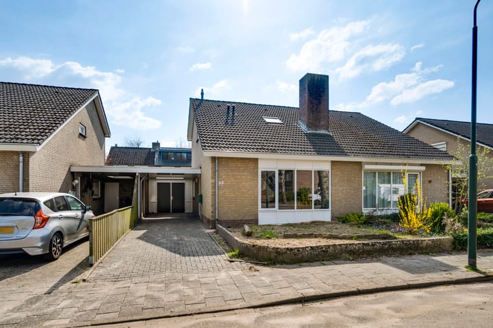 Mgr. Bekkersstraat 25 in Budel foto