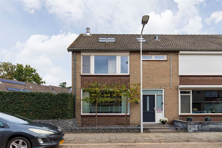 Mgr Frenckenstraat 1 in Hoogerheide foto