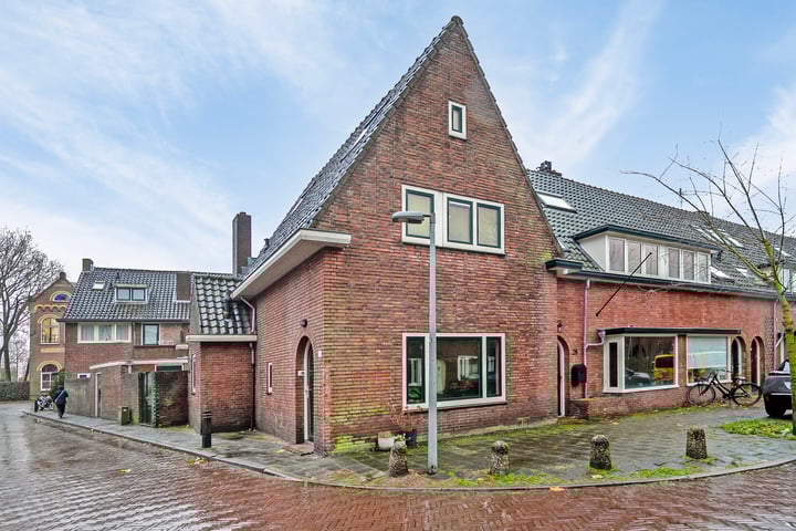 Mgr. Van de Weteringstraat 28 in Hilversum foto