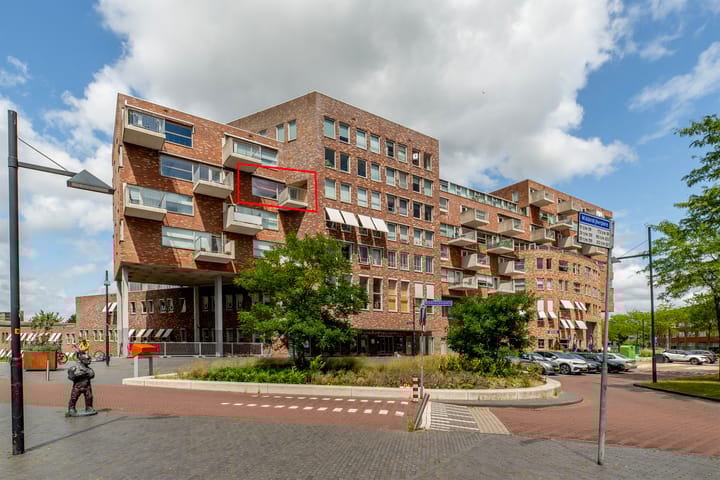 Middeldijkerplein 102 in Barendrecht foto