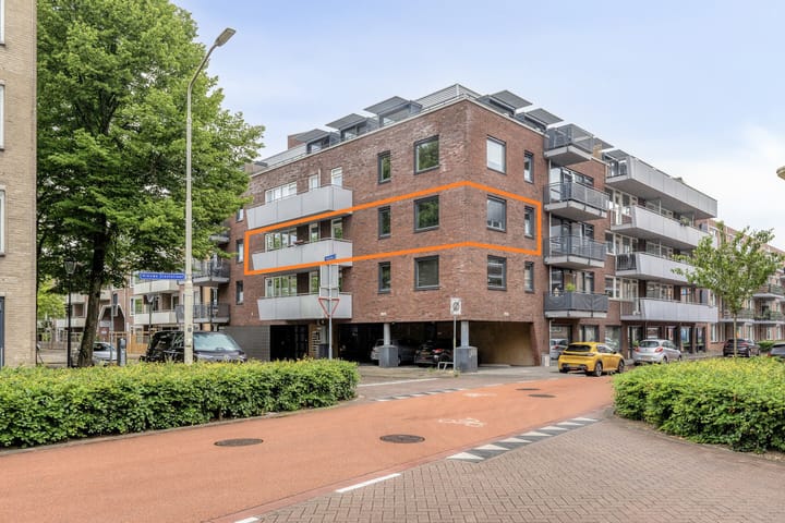Middellaan 460-C13 in Breda foto