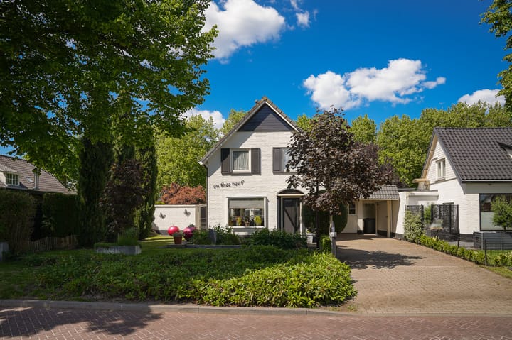 Middendam 10 in Alphen foto