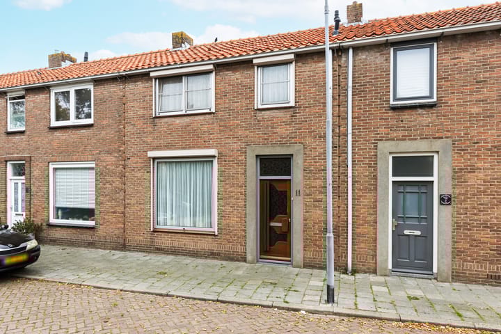 Middenhofsingel 11 in Oost-Souburg foto