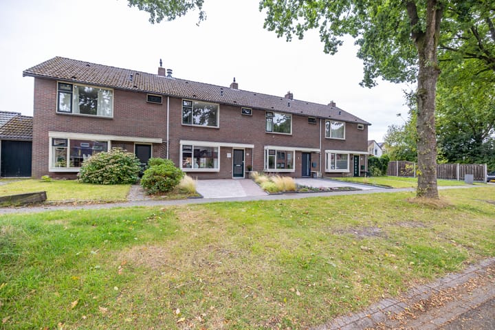 Middenweg 124 in Annen
