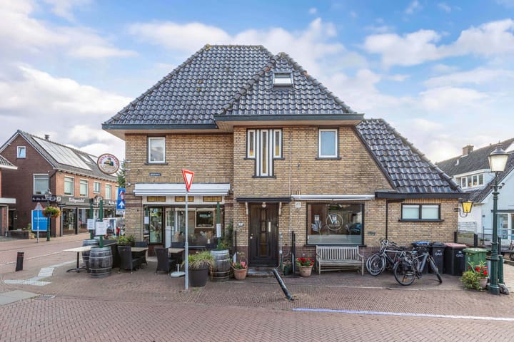 Middenweg 17 in Huizen foto