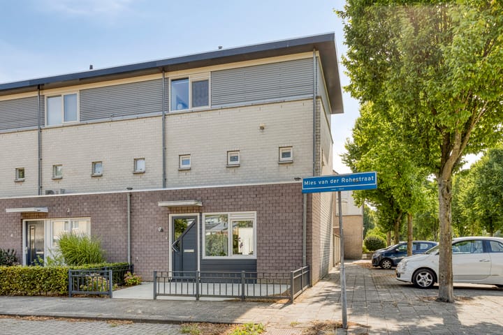 Mies van der Rohestraat 2 in Dongen foto