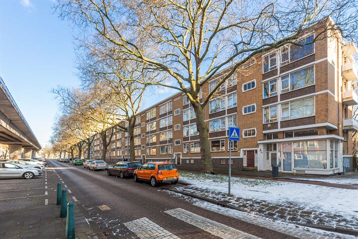 Mijnsherenlaan 42B in Rotterdam foto