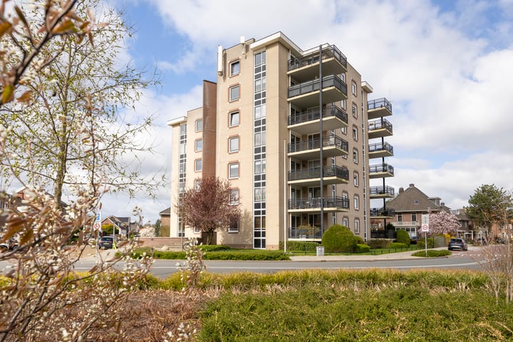 Mitchamplein 27 in Hengelo foto