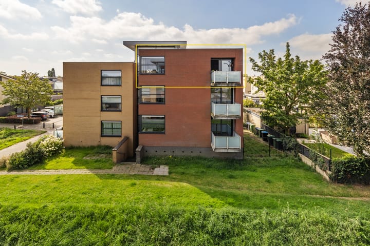 Moerasberg 31 in Roosendaal foto