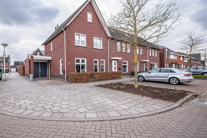 Moerbeilaan 25 in Rouveen foto
